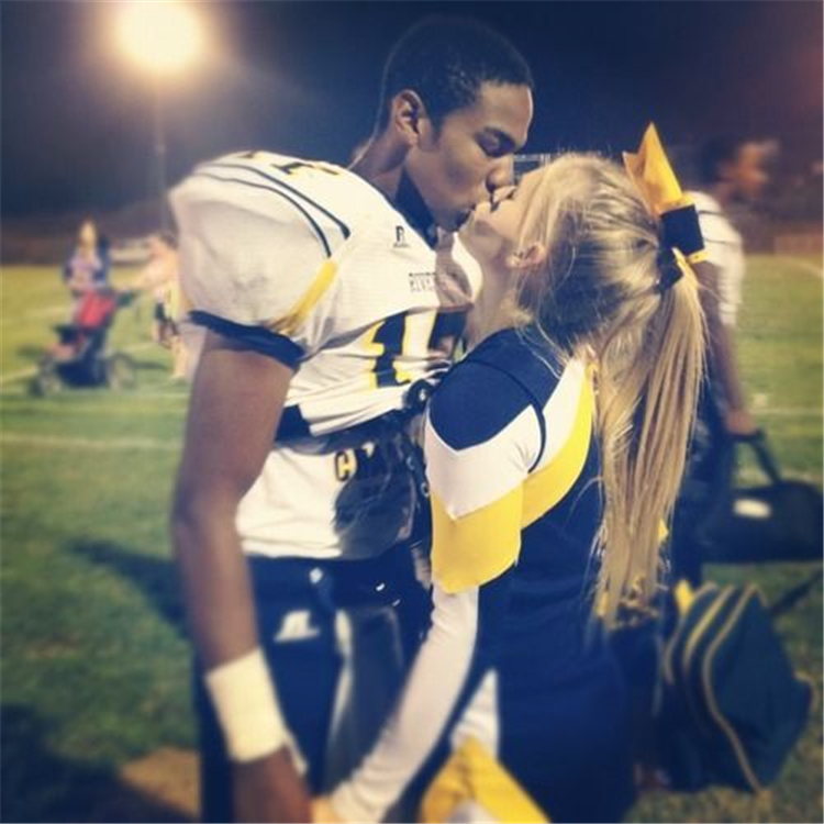 40 Perfect Football Player And Cheerleader Couple Pictures You Dream To Hav...