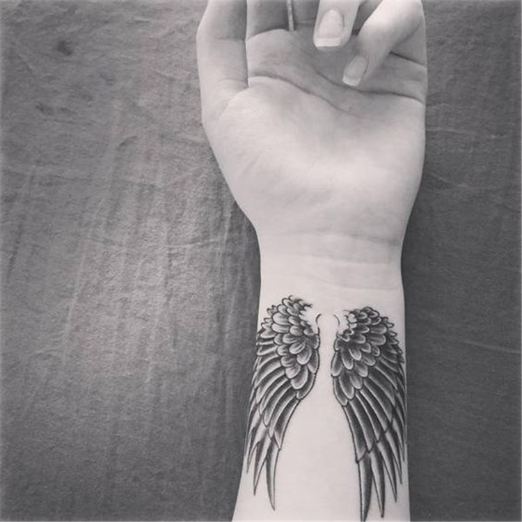 Stunning And Fantastic Angel Wings Designs You Must Try; Angel Wing Tattoo; Wings Tattoo; Stunning Wings Tattoo; Angel Tattoo; Tattoo; Chic Tattoo; Sexy Tattoo; Small Tattoo; Tiny Tattoo; Back Tattoo; #angelwingtattoo #wingstattoo #tattoo #angeltattoo