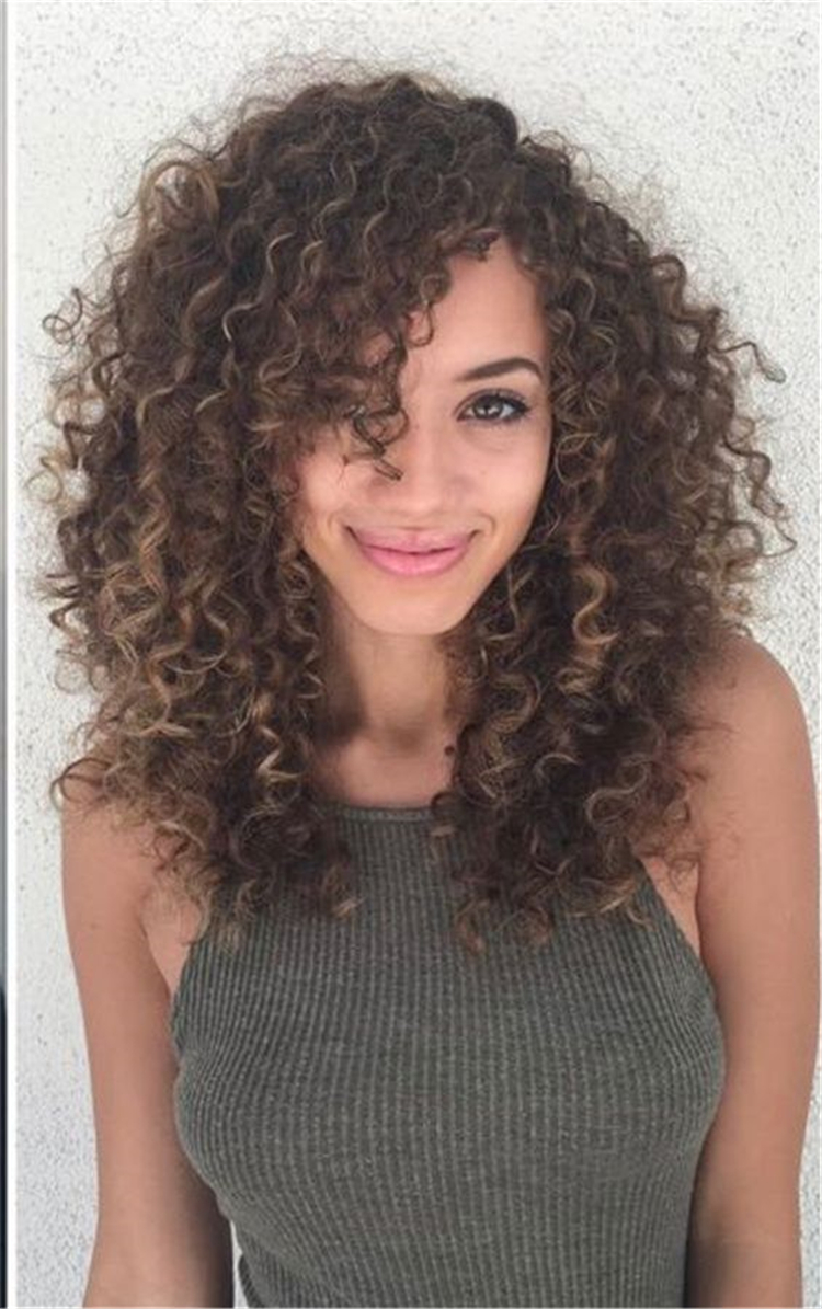 Cute And Pretty Curly Hairstyles To Look Stylish; Curly Hairstyle; Curly Hair; Cute Hairstyles; Pretty Hairstyle; Stylish Hairstyles; Curly Stylish Hairstyles #curly #curlyhair #curlyhairstyle #cutehair #prettyhair