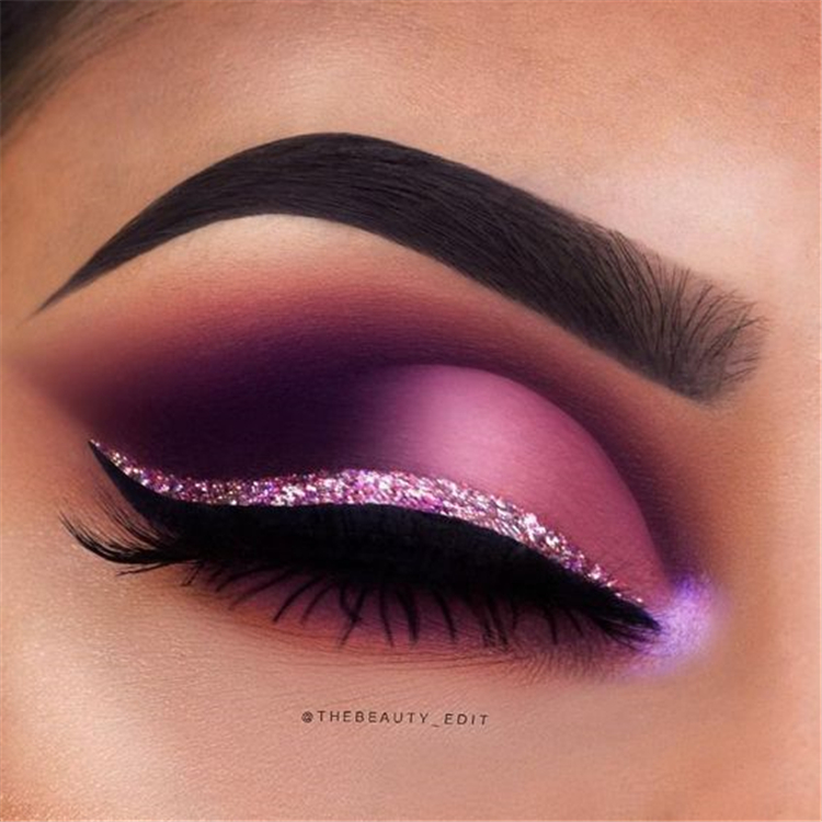Sparkling Holiday Eye Makeup Ideas With Glitter You Should Try; Holiday Makeup; Holiday Makeup Looks; Holiday Smoking Eyes; Sparkling Eyes; Glitter Eyes; Glitter Eye Makeup; #makeup #eyemakeup #smokingeye #glittereye #glittermakeup #sparklingeye