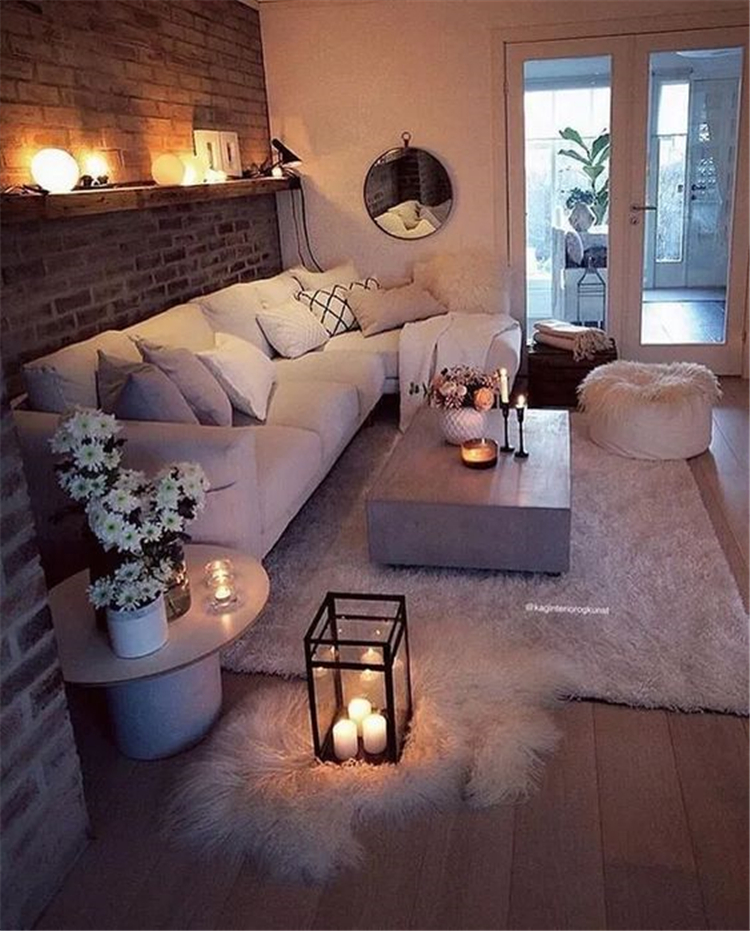Cozy And Comfy Winter Living Room Decoration Ideas You Should Try; Winter Living Room; Living Room Decoration; Living Room; Winter Living Room Decoration Ideas; #homedecor #homedesign #winterlivingroom #livingroom #roomdecor