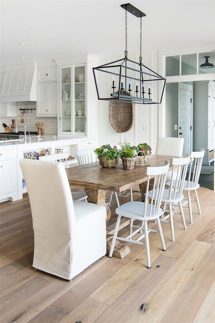 Stunning And Classic Farmhouse Dining Room Design Ideas For Your Inspiration; Dining Room; Dining Room Design; Classic Dining Room; Home Decor; Home Design; Dining Room Decor; #diningroom #diningroomdesign #diningroomdecor #homedecor #decor
