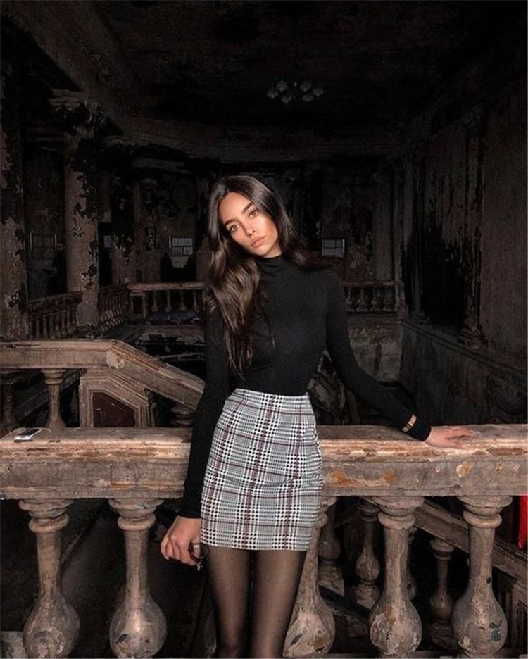 Gorgeous Winter Skirt Outfits To Copy Right Now; Winter Skirt; Skirt Outfits; Outfits; Winter Skirt Outfits; Gorgeous Skirt; Black Skirt; Skirt; Winter Outfits; #Skirtoutfit #skirt #winterskirt #winteroutfit