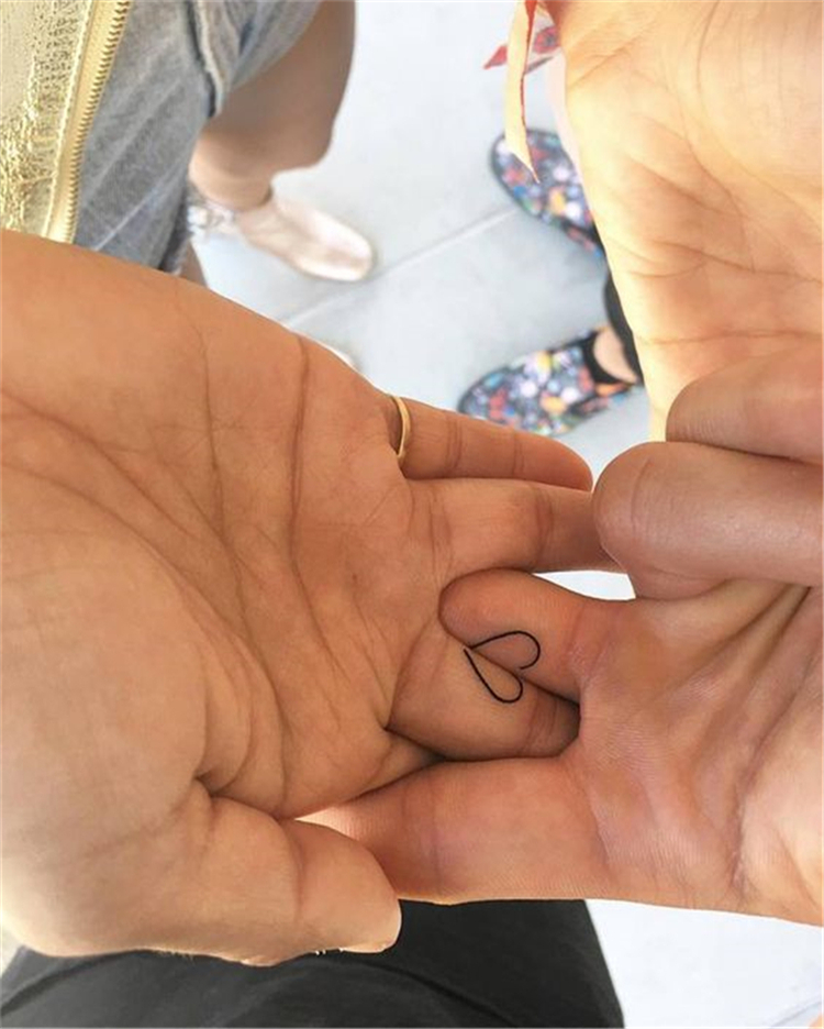 Couple Matching Tattoo Designs To Express Your Love ; Couple Tattoo Ideas; Couple Tattoos; Matching Couple Tattoos;Simple Couple Matching Tattoo;Tattoos #Tattoos #Coupletattoo #Matchingtattoo