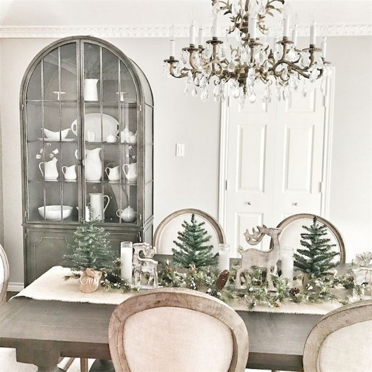 Stunning And Classic Farmhouse Dining Room Design Ideas For Your Inspiration; Dining Room; Dining Room Design; Classic Dining Room; Home Decor; Home Design; Dining Room Decor; #diningroom #diningroomdesign #diningroomdecor #homedecor #decor