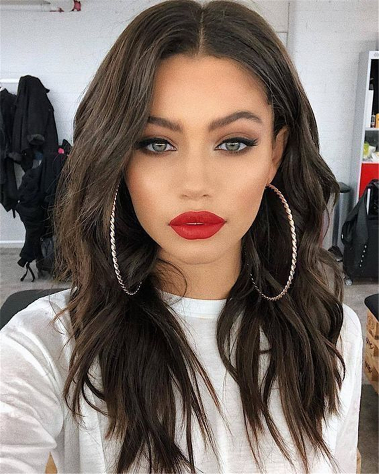 Trendy Makeup Looks With Red Lipstick For You; Stunning Makeup Looks; Red Lipstick; Red Lips; Red Lips Makeup; Red Makup Looks; Stunning Red Lipstick;