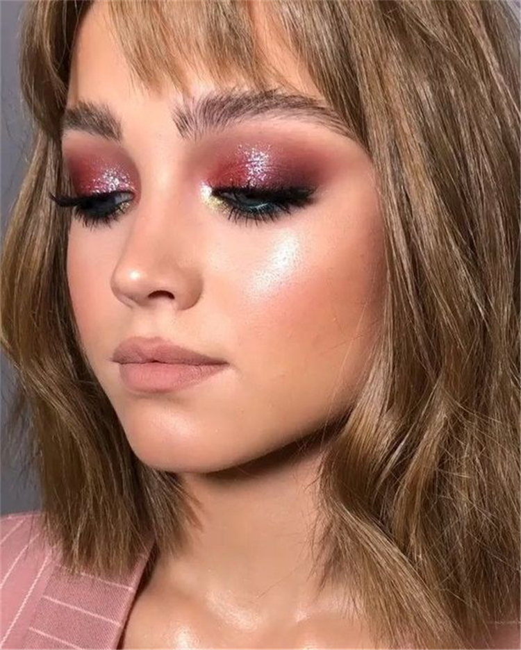 Best Winter Makeup Looks For Your Inspiration; Makeup Looks; Winter Makuep; Winter Makeup Looks; Smoking Eye Makeup Looks; Smoking Eye; Trendy Makeup Looks; Latest Makeup Looks; #makeup #makeuplooks #wintermakeup #smokingeye #chicmakeup #fashionmakeup