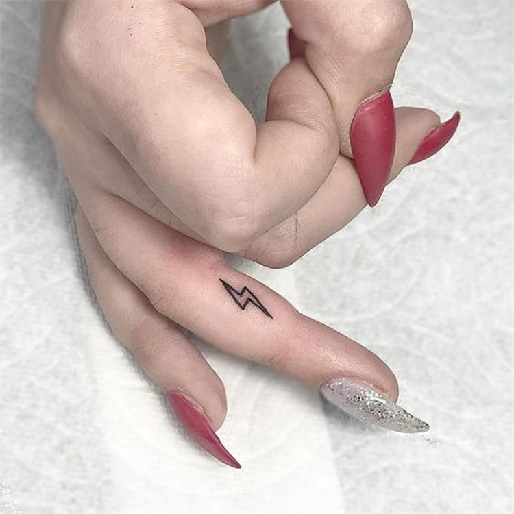 Tiny Yet Gorgeous Finger Tattoo Ideas You Must Love; Finger Tattoo; Finger Tattoo Designs; Tiny Tattoos; Small Tattoo; Shape Tattoos; Amazing Tattoos; Floral Tattoo; Floral Finger Tatttoo;