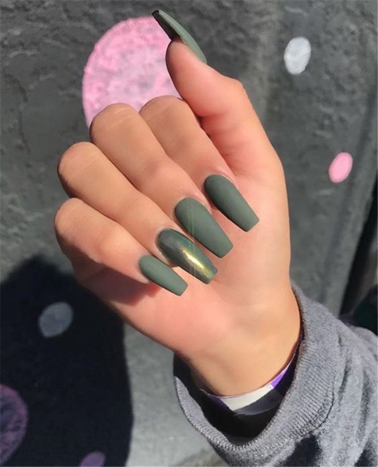 Attractive And Simple Winter Acrylic Coffin Nails To Try This Holiday Season; Winter Nails; Winter Acrylic Nails; Acrylic Nails; Coffin Nails; Acrylic Coffin Nails; Winter Coffin Nails; Winter Nails; Christmas Nails; New Year Nails; Holiday Nails; #coffinnails #acrylicnails #arcyliccoffinnails #winternails #wintercoffinnails