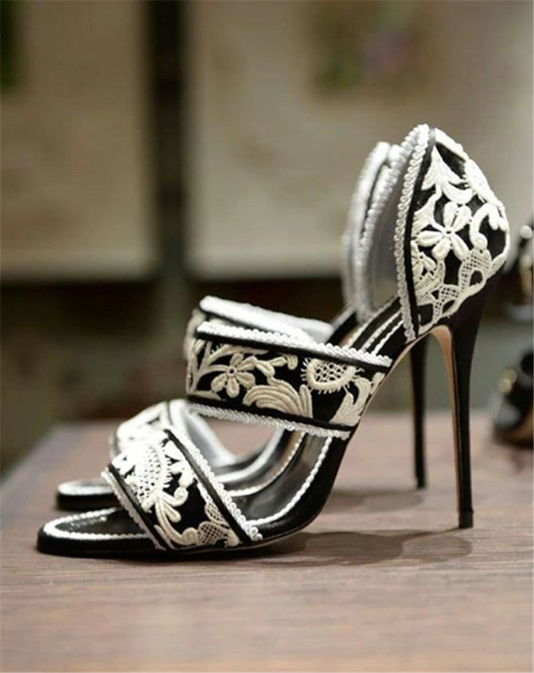Gorgeous Wedding Shoes Ideas For Your Spring Wedding;Wedding Shoes;Bridal Shoes;High Heel Wedding Shoes;Diamonds Wedding Shoes;Bridal Wedding Shoes;Brand Wedding Shoes; Spring Wedding Shoes; Spring Wedding;