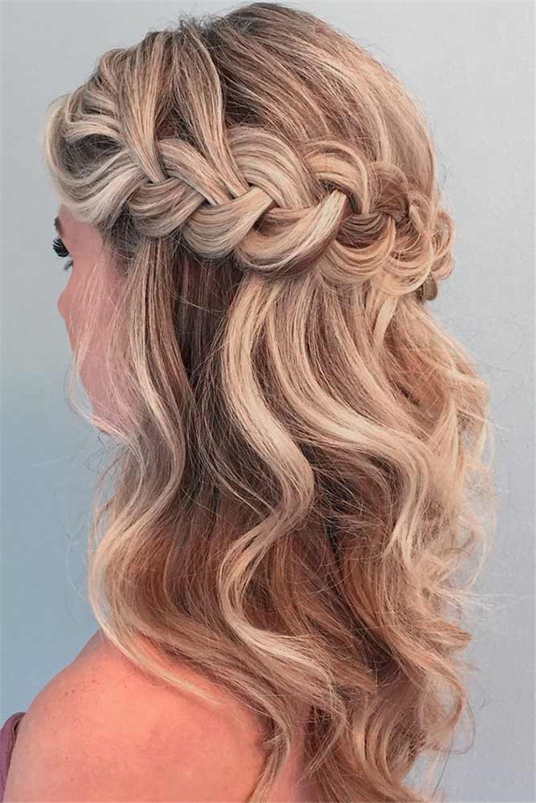 Easy Hairstyle For Your Spring Break; twisted ponytail; ponytail hairstyles; trendy hairstyles ; Side Braided Hairstyles; easy ponytail hairstyles; Half-Updo Hairstylesl; Spring Break Hairstyles;