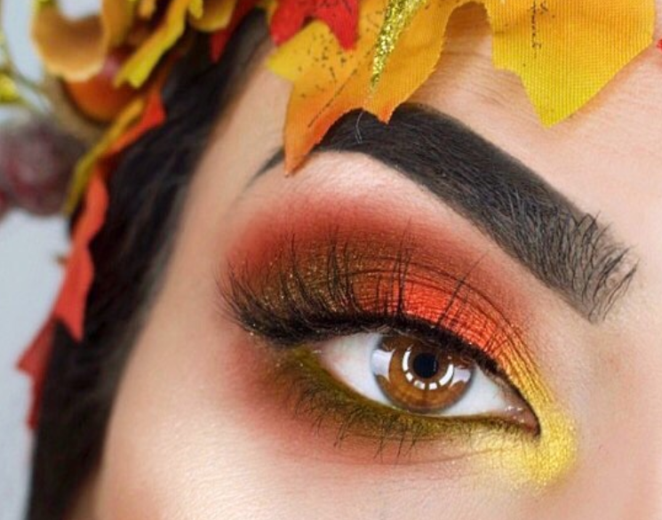 Night Party Eye Makeup Ideas You Must Try; Party Eye Makeup; Night Makeup; Night Party Makeup; Smoking Eyes; Smoking Eyes Makeup; Color Eye Shadows; Glitter Eye Shadows; Long Eyelashes; Curl Eyelashes; Thick Eyelashes;