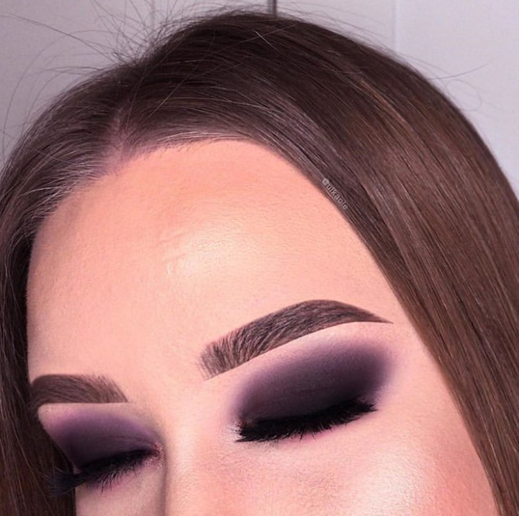 Night Party Eye Makeup Ideas You Must Try; Party Eye Makeup; Night Makeup; Night Party Makeup; Smoking Eyes; Smoking Eyes Makeup; Color Eye Shadows; Glitter Eye Shadows; Long Eyelashes; Curl Eyelashes; Thick Eyelashes;