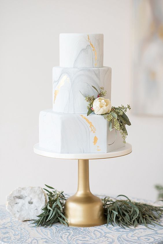 Elegant And Beautiful Wedding Cakes You'll Like; Wedding Cakes; Floral Wedding Cakes; Floral Cakes; Romantic Cakes; Elegant Wedding Cakes; Rustic Wedding Cakes; Rustic Wedding; Modern Wedding Cakes;