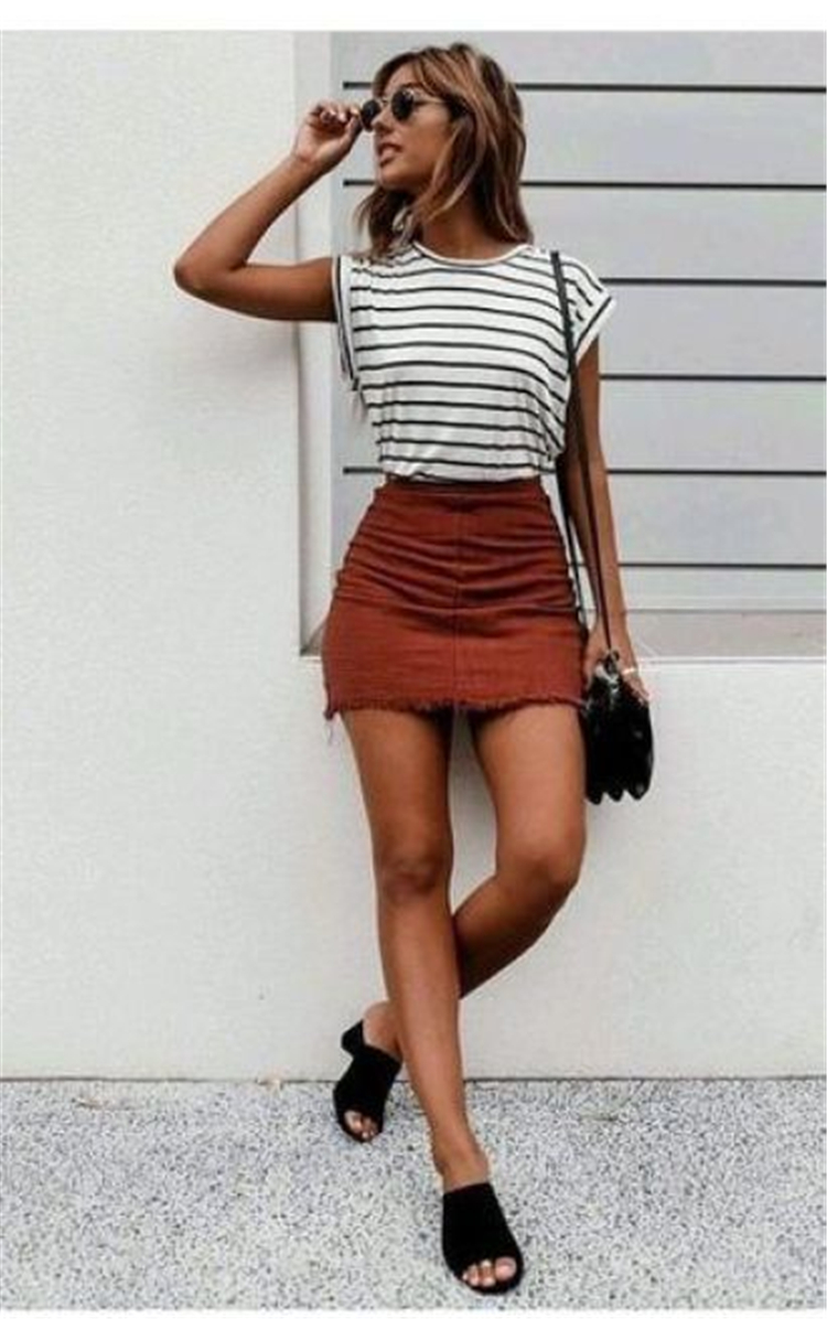 Stunning Summer Outfits With Mini Skirt You Would Love To Try This Summer; Summer Outfits; Summer Outfits With Mini Skirt; Mini Skirt; Summer Mini Skirt; Outfits; Stunning Summer Outfits With Mini Skirt; Mini Skirt For Summer;