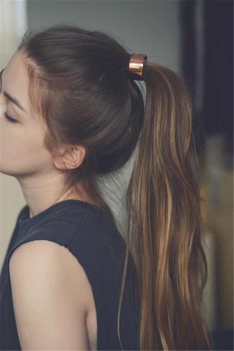 Casual And Stunning Ponytail Hairstyles Which You Will Love; twisted ponytail; ponytail hairstyles; trendy hairstyles and colors; women hair colors; easy ponytail hairstyles; ponytail; Daily Hairstyles; Ribbon Ponytail;