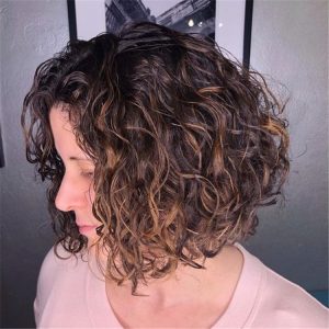 45 Chic Short Curly Hairstyles To Make You Look Cool - Cute Hostess For ...