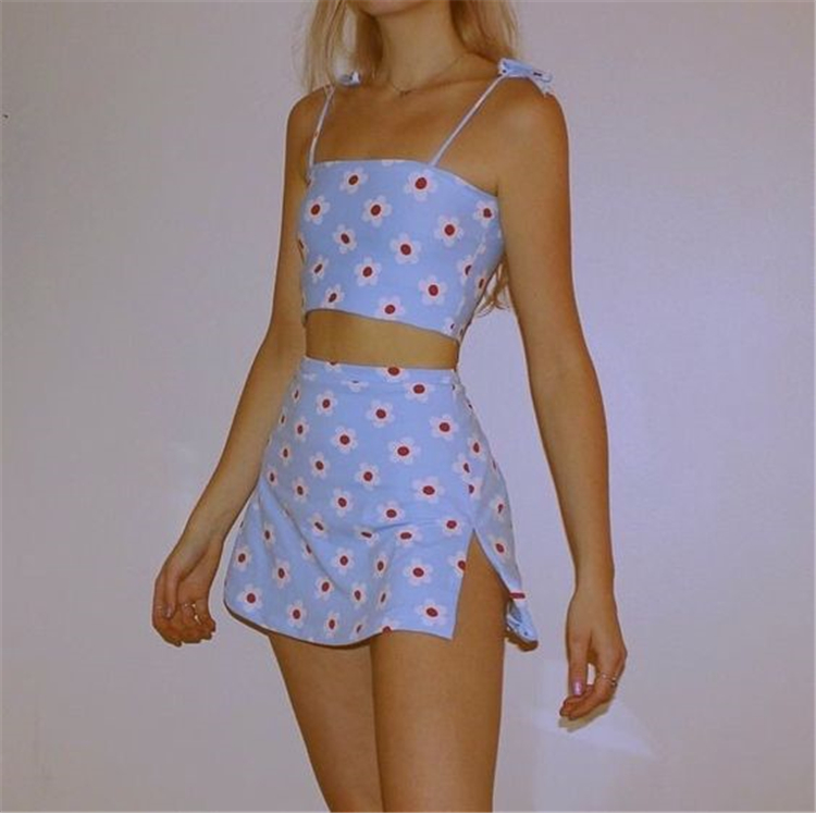 Stunning Summer Outfits With Mini Skirt You Would Love To Try This Summer; Summer Outfits; Summer Outfits With Mini Skirt; Mini Skirt; Summer Mini Skirt; Outfits; Stunning Summer Outfits With Mini Skirt; Mini Skirt For Summer;