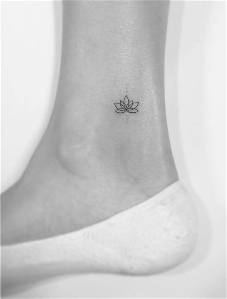 Pretty Tiny Tattoo Designs To Make You Fall In Love With; Small Tattoo; Tiny Tattoo; Tiny Flower Tattoo; Tiny Finger Tattoo; Tiny Ankle Tattoo; Tiny Ear Back Tattoo; #tinytattoo #flowertattoo #floraltattoo #tinyflowertattoo #tinyfingertattoo #tinywirsttattoo #tinyankletattoo #tinyearbacktattoo #tattoo