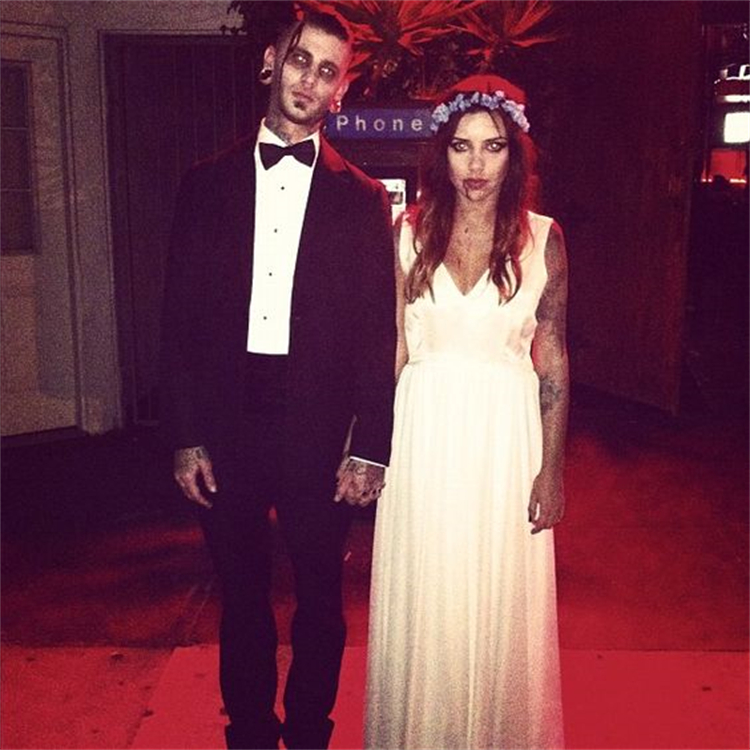 Adorable Couple Goal Texts To Make You Wanna Fall In Love; Halloween Costumes; Halloween; Halloween Costumes Ideas; Clown Halloween Costumes; Ghost Halloween Costumes; Bunny Halloween Costumes; Dead Braid Halloween Costumes; #halloween #halloweencostumes #halloweendesign #clowncostumes #bunnycostumes #deadbraidcostumes #couplehalloweencostumes #couplecostumes