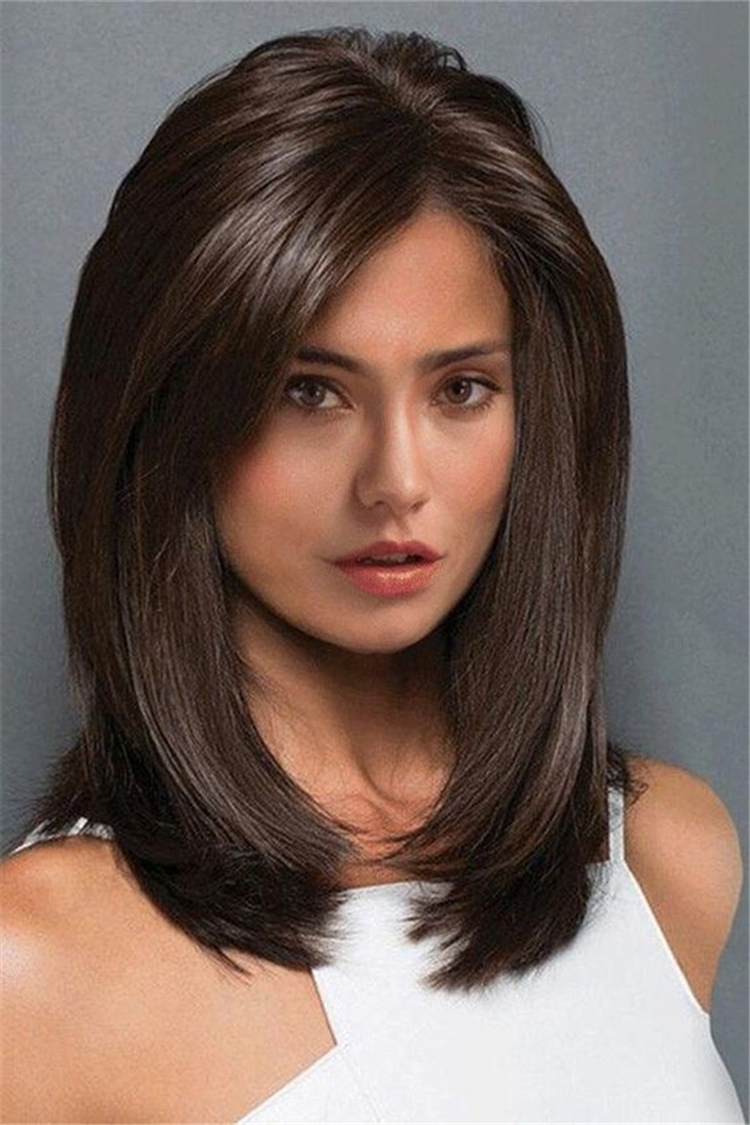 Elegant And Charming,hairstyles,Mid-Length Hair,Autumn hairstyles,Medium Length Straight Hairstyle,Clavicle slightly curled hairstyle,Big wavy long hair hairstyle