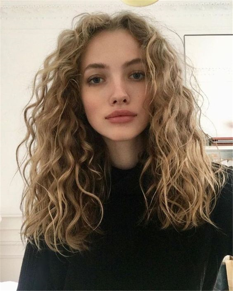 curly,hairstyles,lazy and charming,perm hairstyles,Fluffy Air Perm Hairstyle,American Natural Rippled Micro Curly Hairstyle,Hippie curly hairstyle