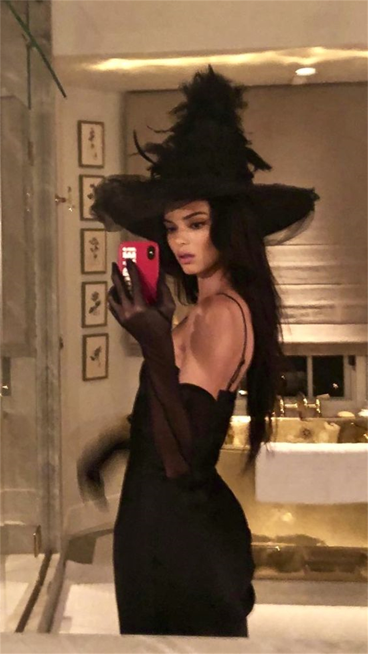 Sexy Halloween Costumes To Make Your Holiday Unforgettable; Halloween; Halloween Costumes; College Girl Halloween Costumes; Devil Halloween Costumes; Snow White Halloween Costumes; Wonder Woman Halloween Costumes; Catwoman Halloween Costumes; Witch Halloween Costumes #costumes #halloween #halloweencostumes #collegehalloweencostumes #witchcostumes #wonderwomanhalloweencostumes #devilcostumes #snowwhitecostumes