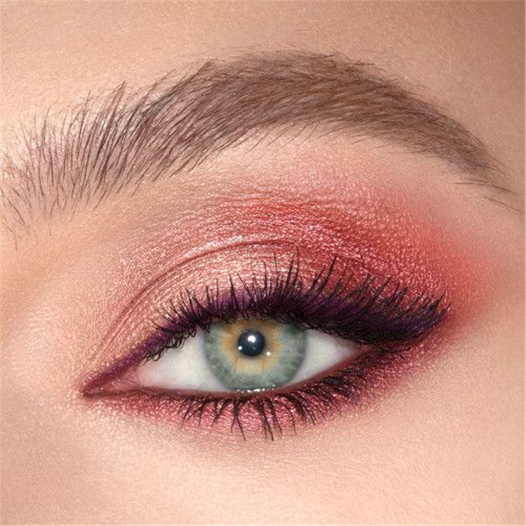Elegant,Exquisite,Makeup,Autumn,eyeshadow,Brick red eyeshadow,Metallic eyeliner,Coral red blush