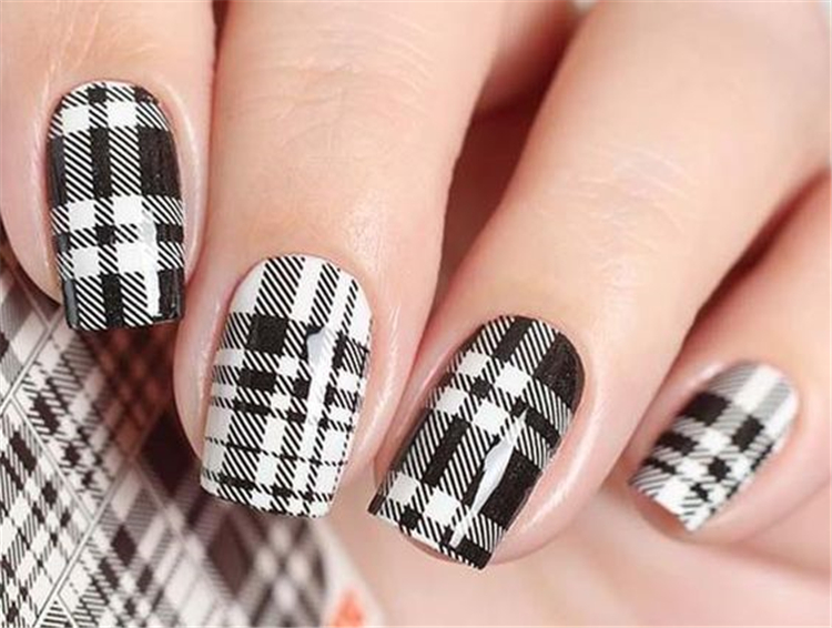 Warm,Elegant,Winter,Nail,Nail Patterns,Snowflake Nail,Checked Nail Art,Sweater pattern nail art