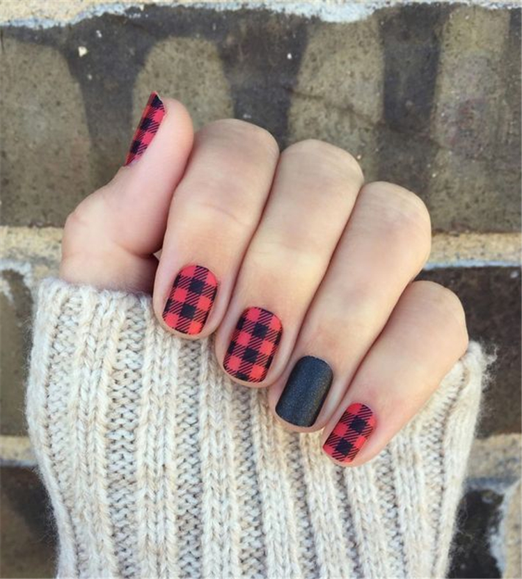 Warm,Elegant,Winter,Nail,Nail Patterns,Snowflake Nail,Checked Nail Art,Sweater pattern nail art