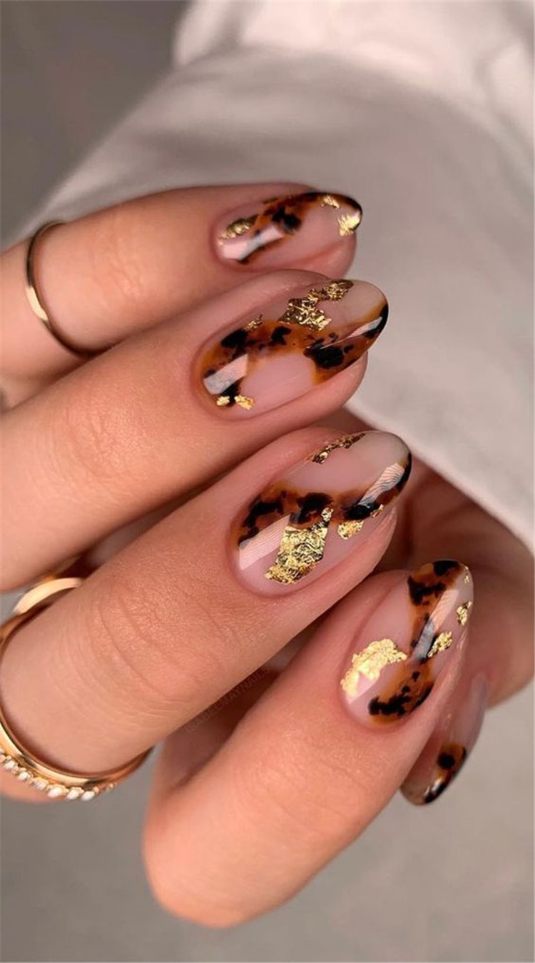 Curative,Fashionable,Winter,Manicure,Burgundy Nail Art,Brown manicure,Marble style nail art,nail art