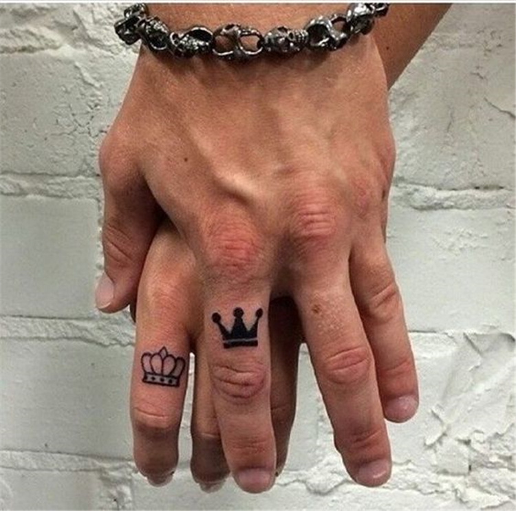 Trendy,Avant-garde ,Fashion Accessories,Couple,Tattoo,Couple Tattoo , English Couple Tattoos,Couple Complementary Pattern Tattoos,trendy couple tattoos
