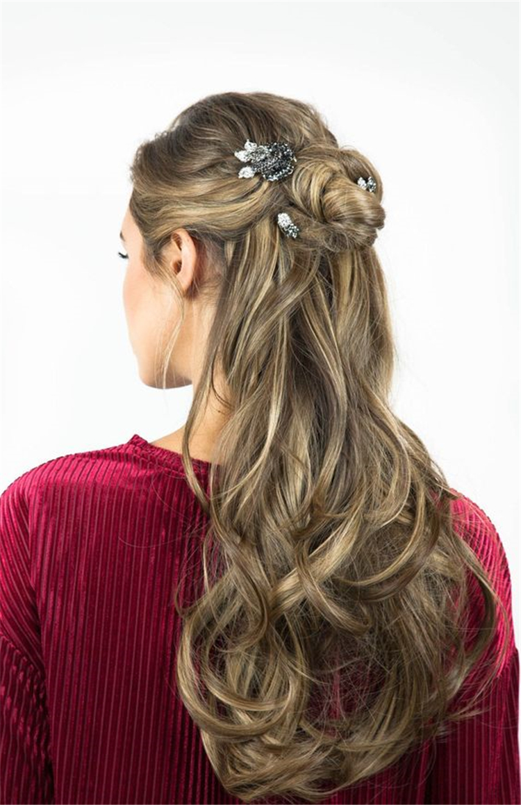 Valentine's Day,Hairstyle ,romantic,Couple,Hairstyle Recommendations,Half high ponytail hairstyle,half braided hairstyle ,Bun hairstyle