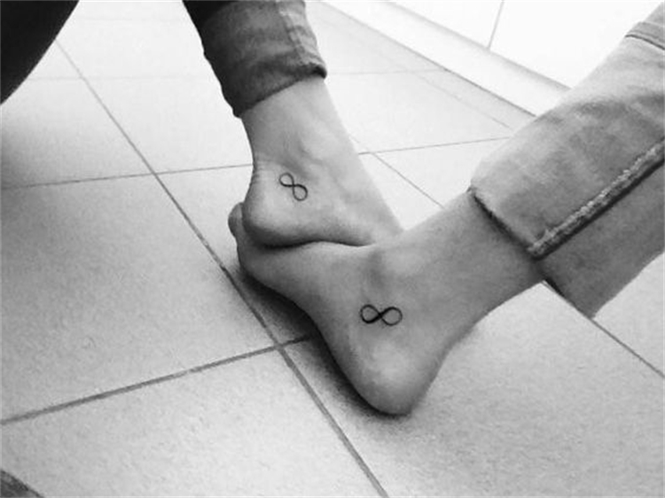 Sweet And Romantic Couple Matching Tattoos For Your Inspiration; Couple Tattoo Ideas; Couple Tattoos; Matching Couple Tattoos;Simple Couple Matching Tattoo;Tattoos; Valentine's Day; Valentine's Tattoo #valentine's #valentine'stattoo #Tattoos #Coupletattoo#Matchingtattoo #matchingkeyand locktattoo #matchingmoonandsuntattoo #matchingkingandqueentattoo #matchingrosetattoo