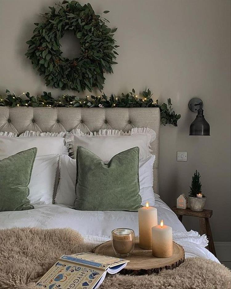 50 Gorgeous And Cozy Christmas Bedroom Decor Ideas For You, #christmas, #homedecor, #homedesign, christmasbedroom, Christmasholiday, christmashomedecor, christmaskidsroom, christmaslivingroom , christmasprochdecor, christmastree, christmastreedecor, porchdecor