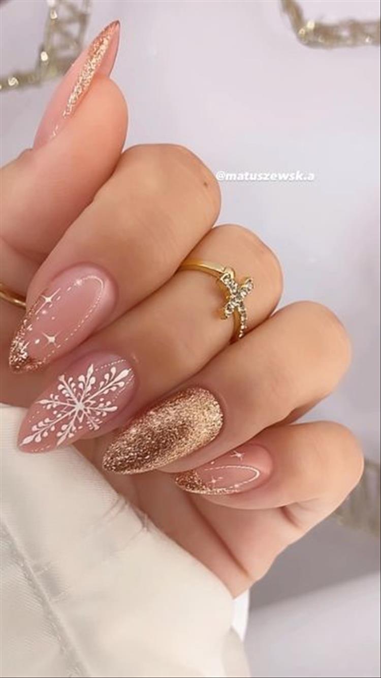 Cute And Sweet Winter Holiday Nail Designs For You, Winter Nail, nail, nail design, nail art, Christmas nail , christmas, holiday nail, gorgeous nail, snowflick nail #nail #naildesign #nailart #holidaynail #christmasnail #Christmas #holiday #winternail #fallnail