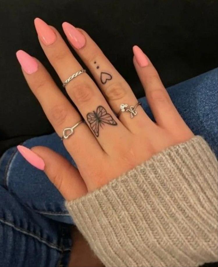 finger tattoo, tiny tattoo, floral tattoo, finger floral tattoo, finger tiny tattoo, small tattoo, small finger tattoo, #fingertattoo #fingerfloraltattoo #floraltattoo #tinytattoo #smalltattoo #smallfingertattoo